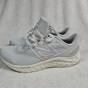 New Balance Women's Fresh Foam Arishi v4 Running Sneakers Size 9 NWOB